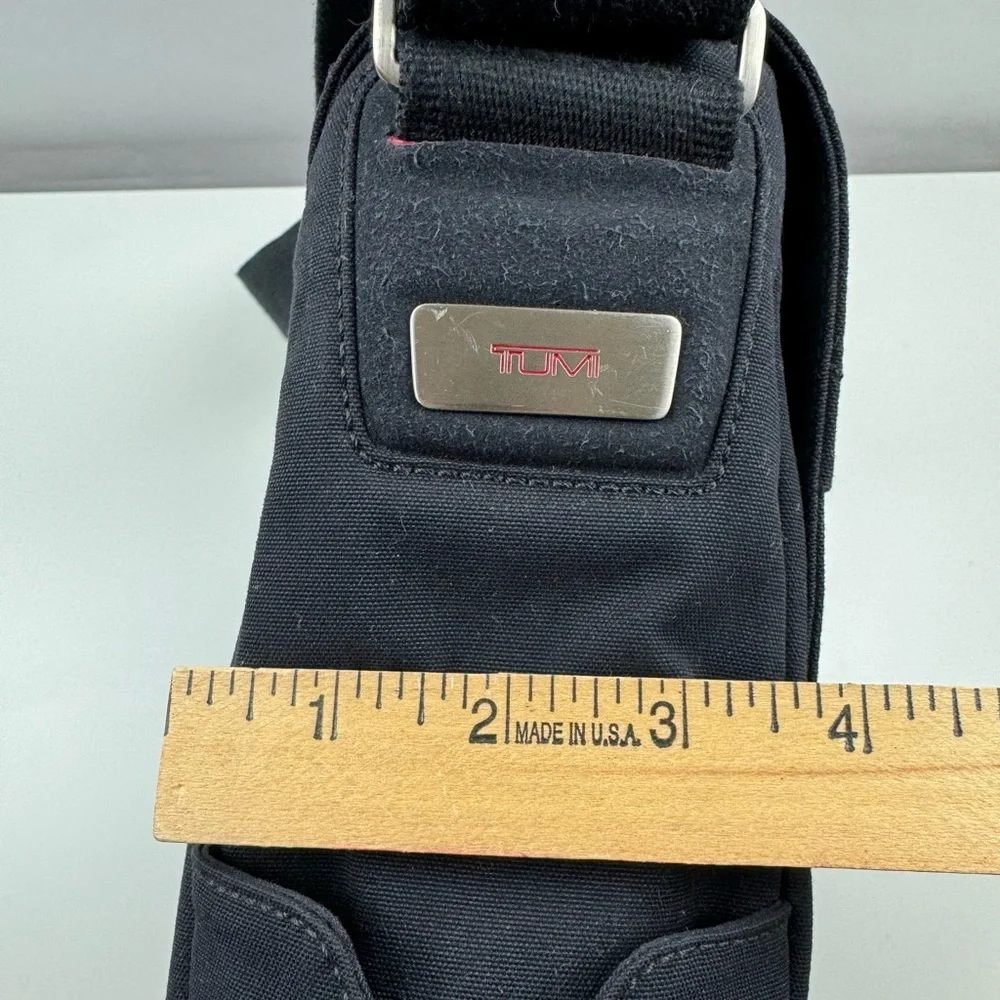 Tumi SANDO 6172D‎  Black Computer Messenger Laptop Bag 16
